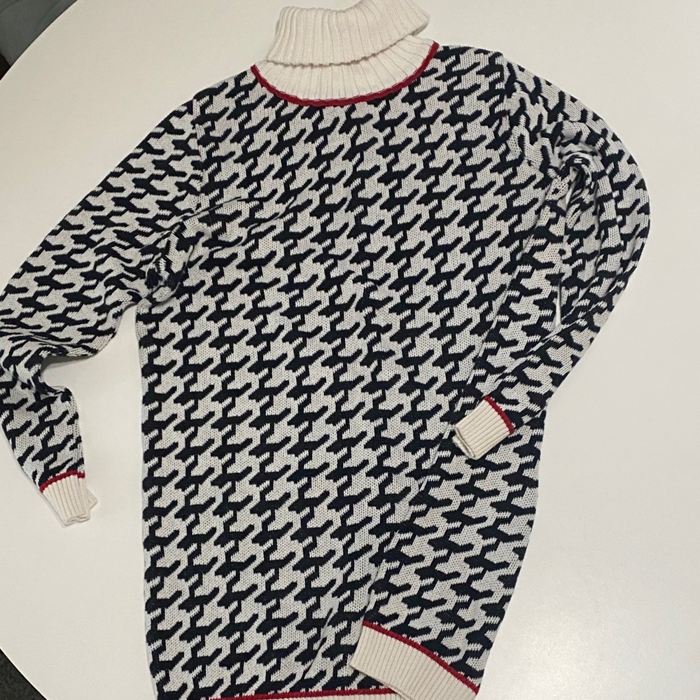 Skovhuys Stylish Black and White Houndstooth turtleneck Sweater